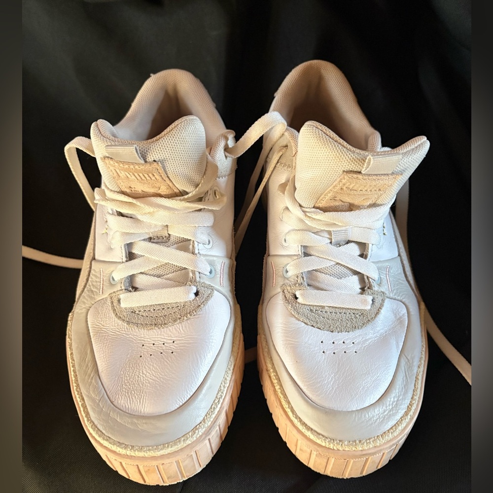 White leather Puma Carina women's lifestyle Sneakers SIZE 8.5